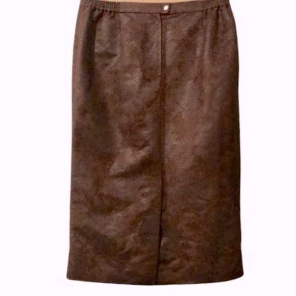 Suede Cloth Skirt with Embossed Pattern - Picture 3 of 5